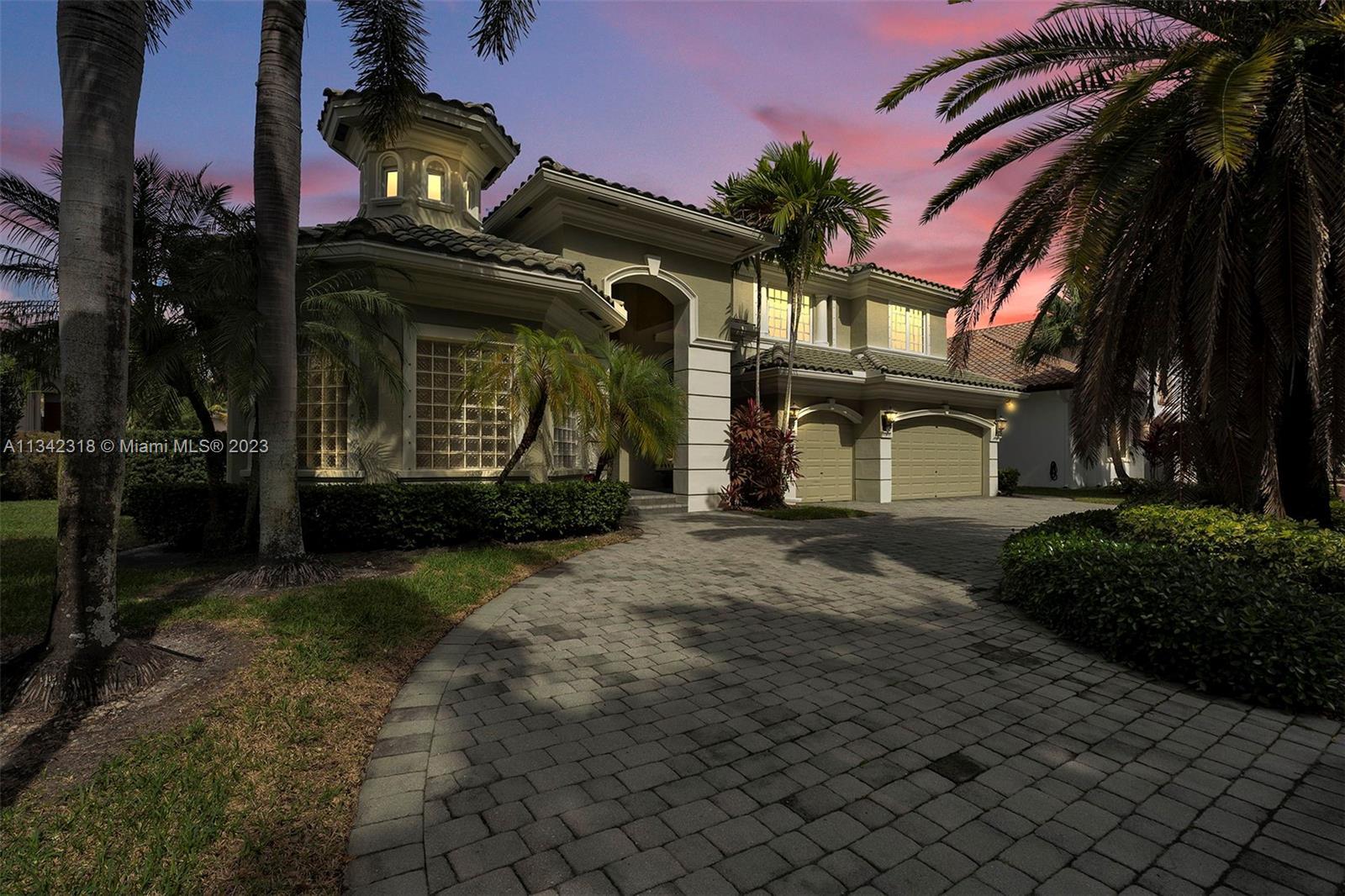 Photo of 10221 Blue Palm St in Plantation, FL