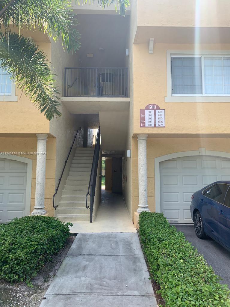 Photo of 600 N Crestwood Ct N #610 in Royal Palm Beach, FL
