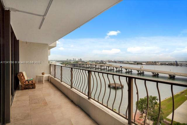 Renovated 1 bedroom 1.5 bath with a fantastic bay and downtown view. Unit has a washer and dryer wit