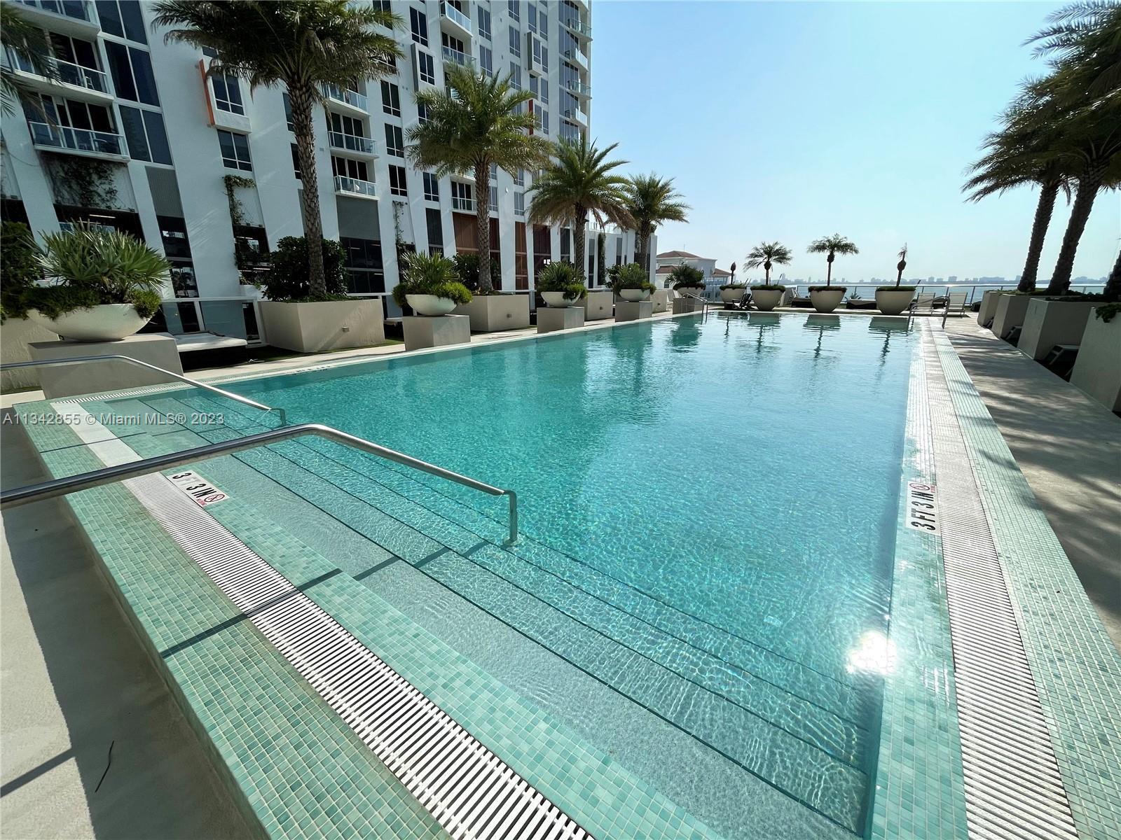 Welcome to Bay House Miami. 
A luxury apartment with 3 bedrooms and 3 en-suite bathrooms.
An elega