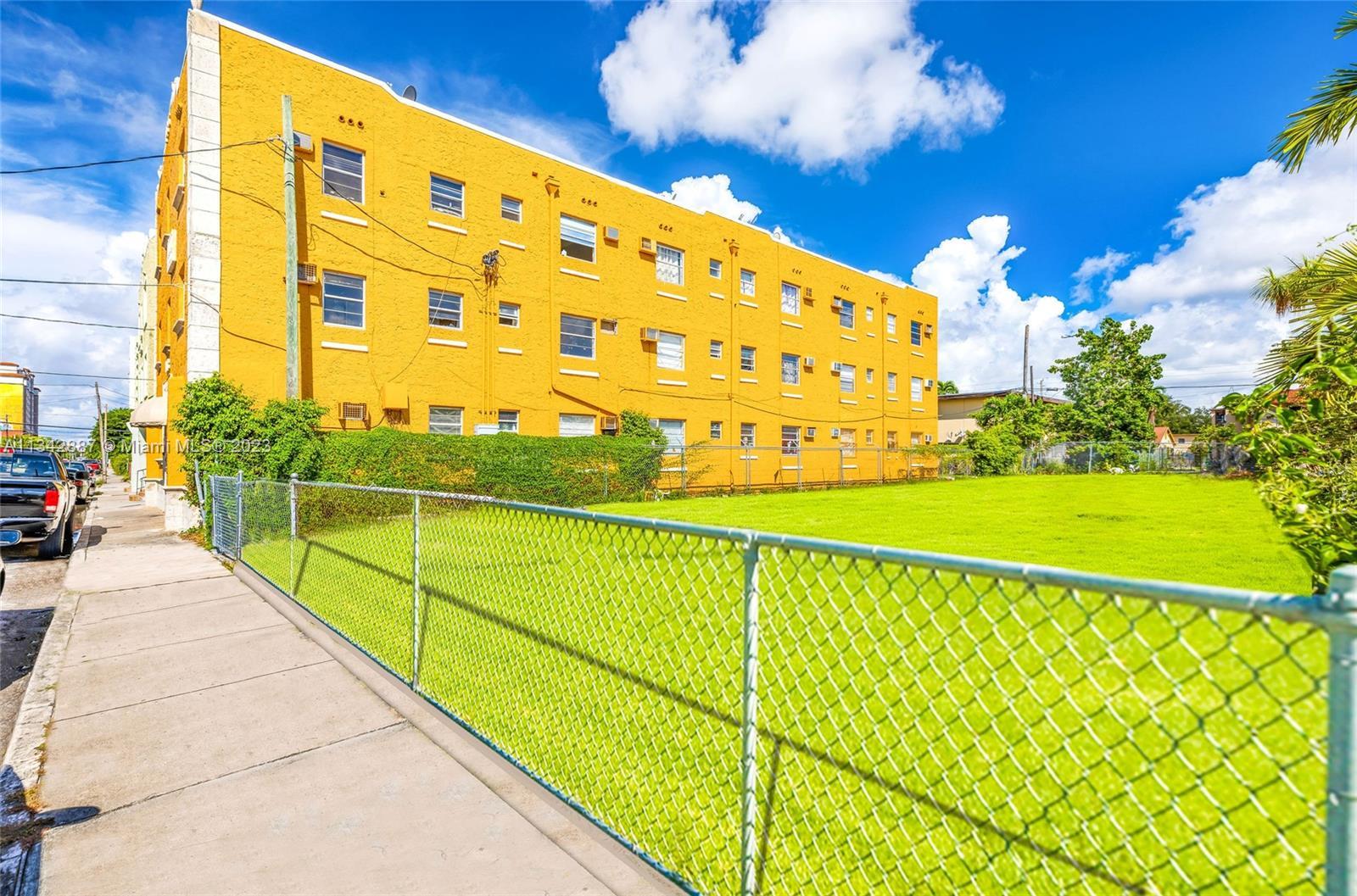 Photo of 1037 NW 2nd St in Miami, FL