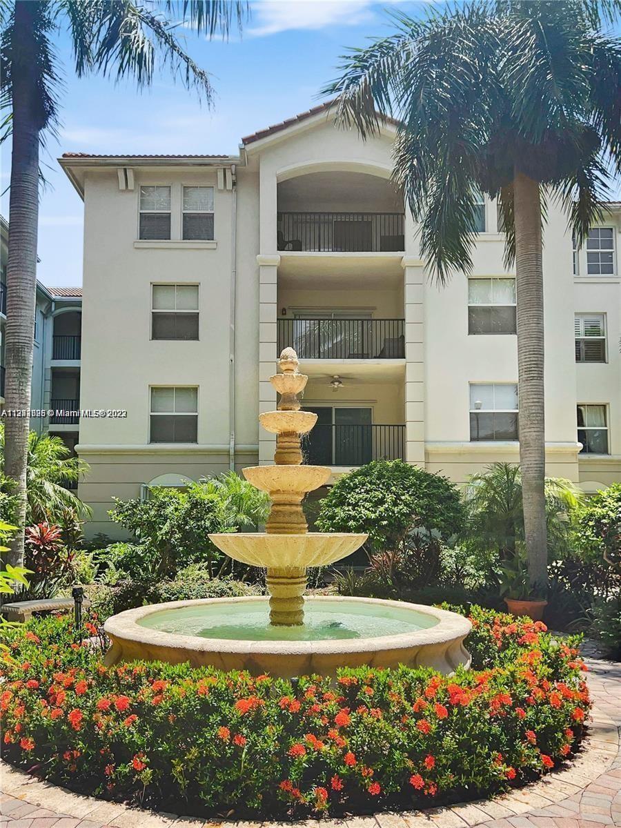 AMAZING GATED COMMUNITY! This condo is a 1 bedroom / 1 bath located on the third floor with elevator