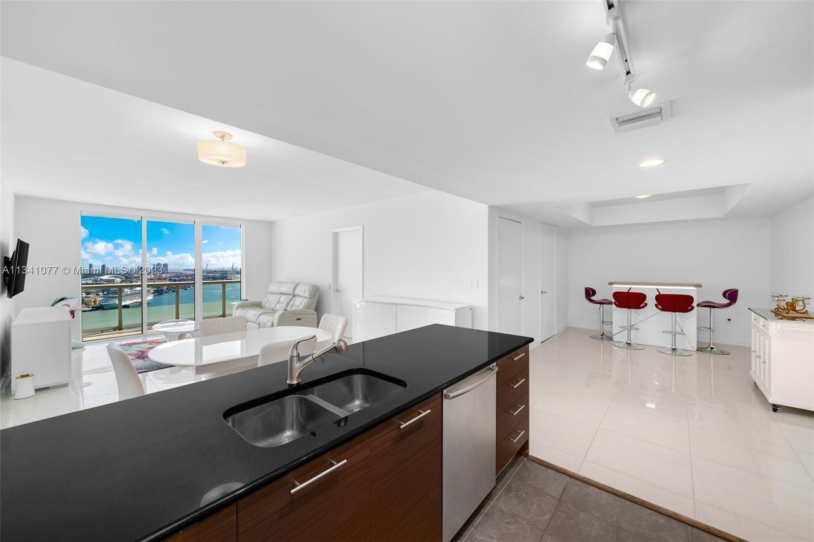 Welcome to one of the most sought after floor plans in Downtown Miami, offering breathtaking views o