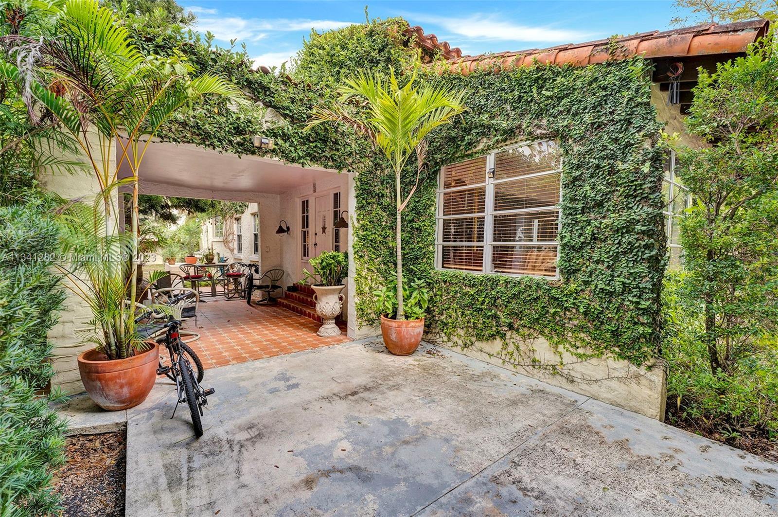 Photo of 1107 Alhambra Cir in Coral Gables, FL