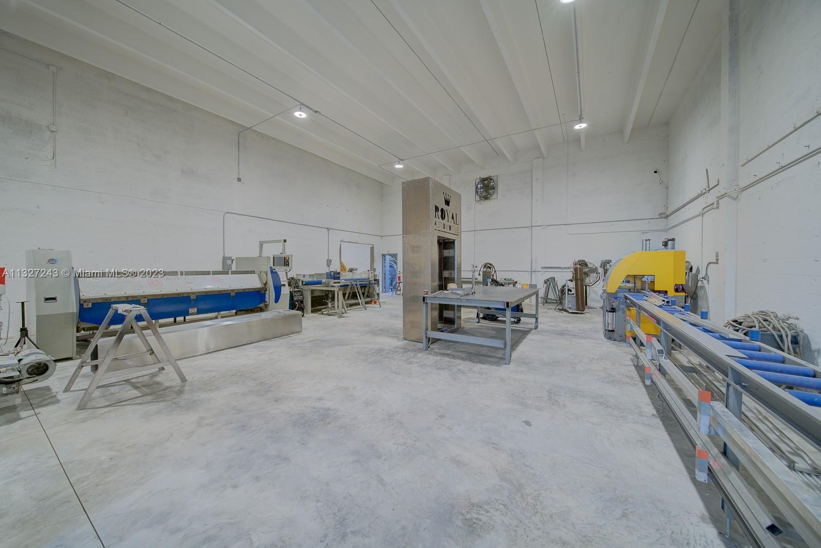Photo of Aluminum & Steel Manufacturing Business/Warehouse For Sale In Miami in Miami, FL