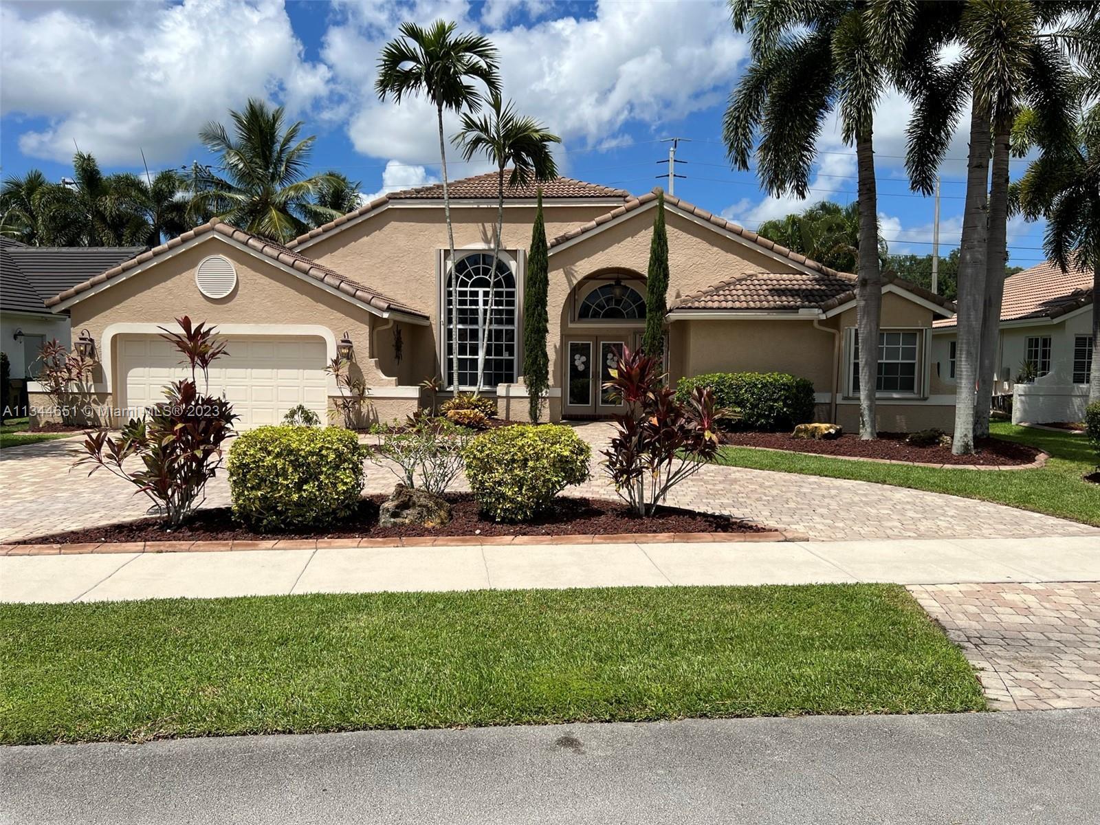 Photo of 3563 W Tree Tops Ct in Davie, FL