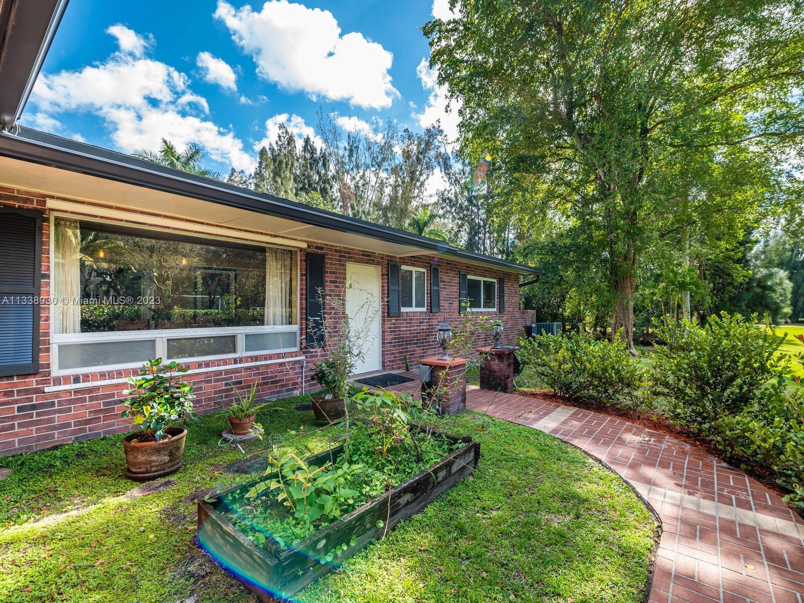 Photo of 4250 SW 102nd Ave in Davie, FL