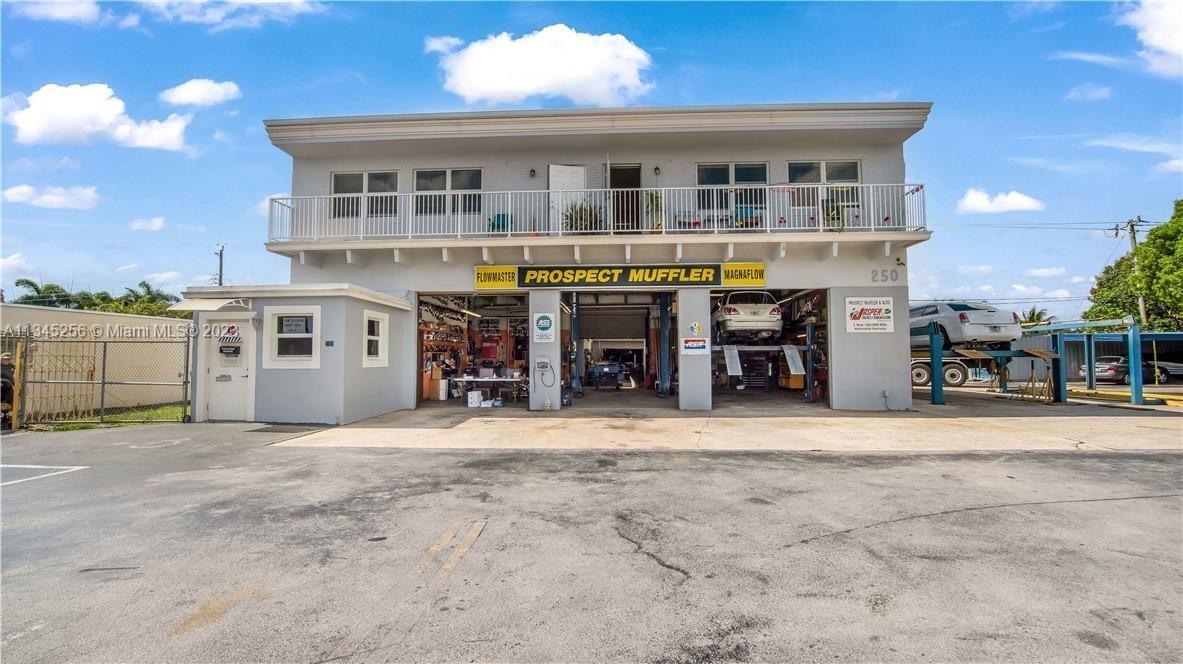 Photo of 250 NE 44th St in Oakland Park, FL