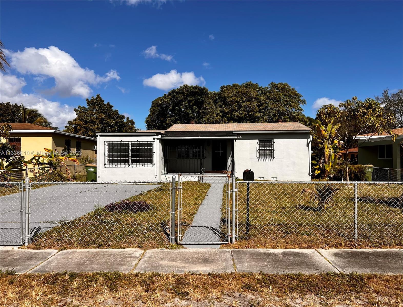 Photo of 305 NW 130th St in North Miami, FL