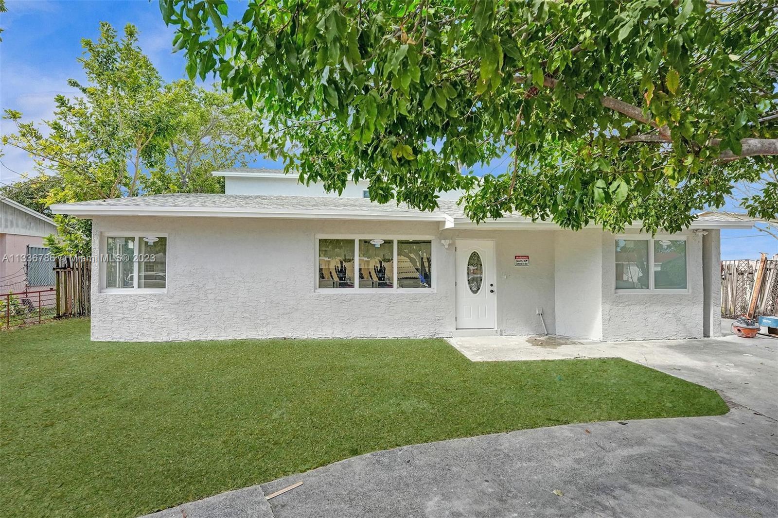 This completely renovated duplex property located in North Broward highlands couldn't be more perfec