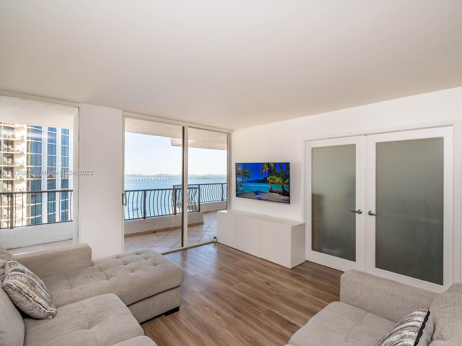 Wonderful unit at The Venetia Condominium, this unit has an impressive ocean view, it has 1 oversize