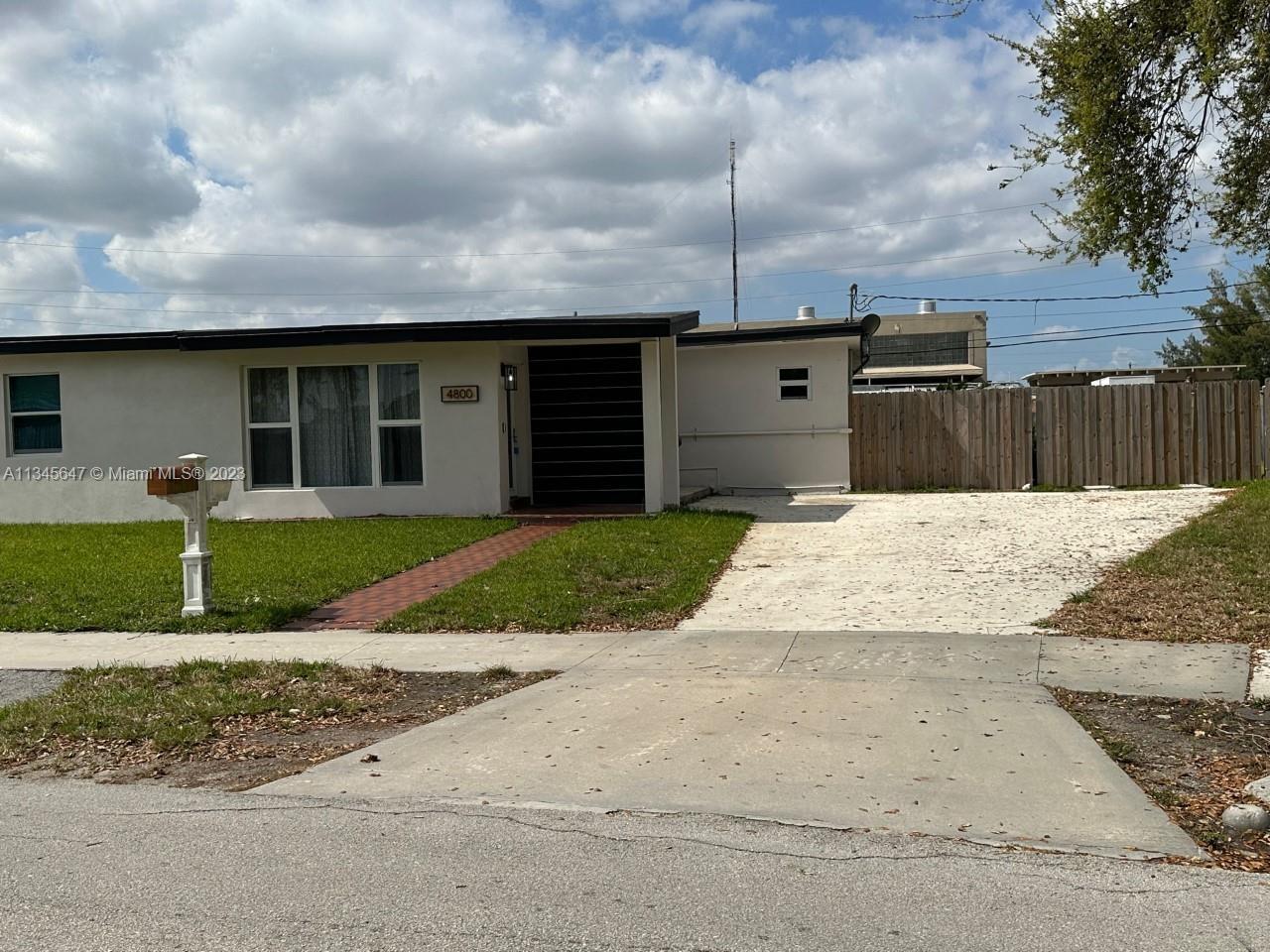 Photo of 4800 SW 114th Ct in Miami, FL