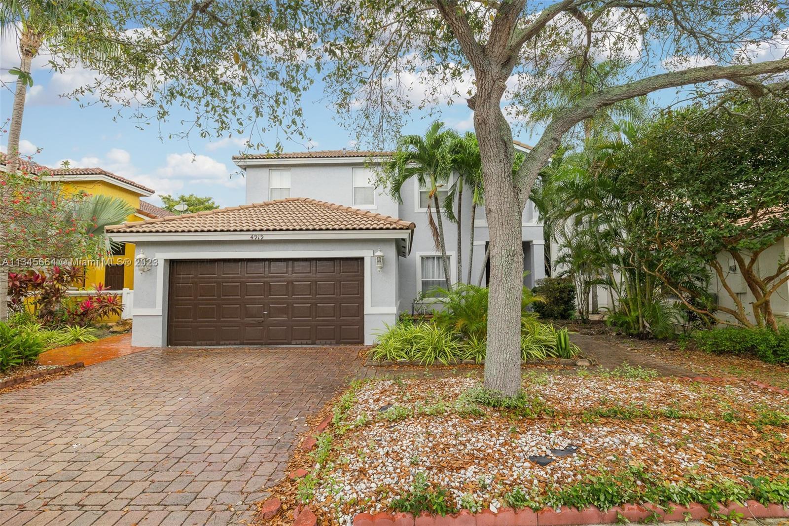 Photo of 4919 SW 35th Ter in Hollywood, FL