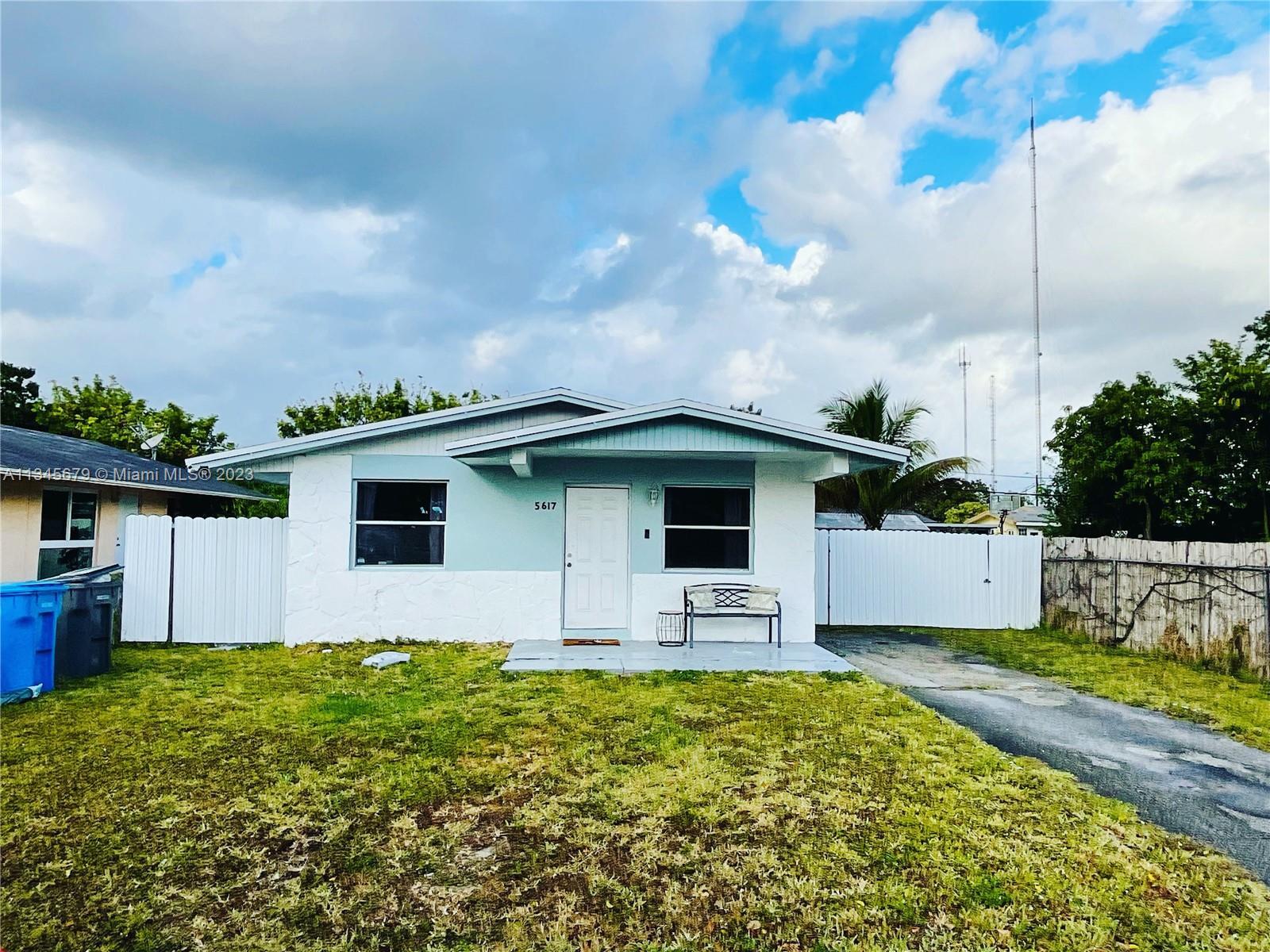 Photo of 5617 SW 39th St in West Park, FL