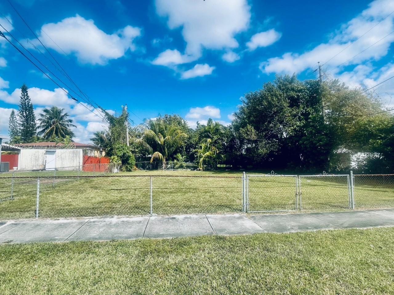 Photo of 32XX SW 103 Pl in Miami, FL