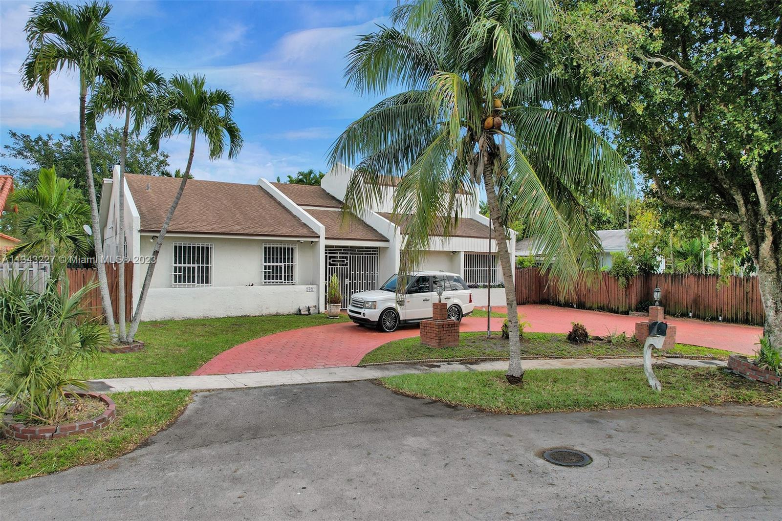 Photo of 1021 SW 88th Ct in Miami, FL