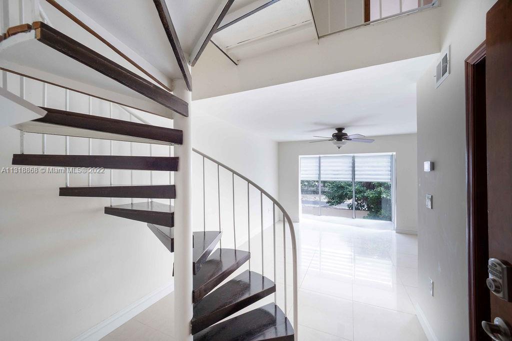 Great opportunity to live in the desired Roads section for a fraction of the cost. This Townhouse co