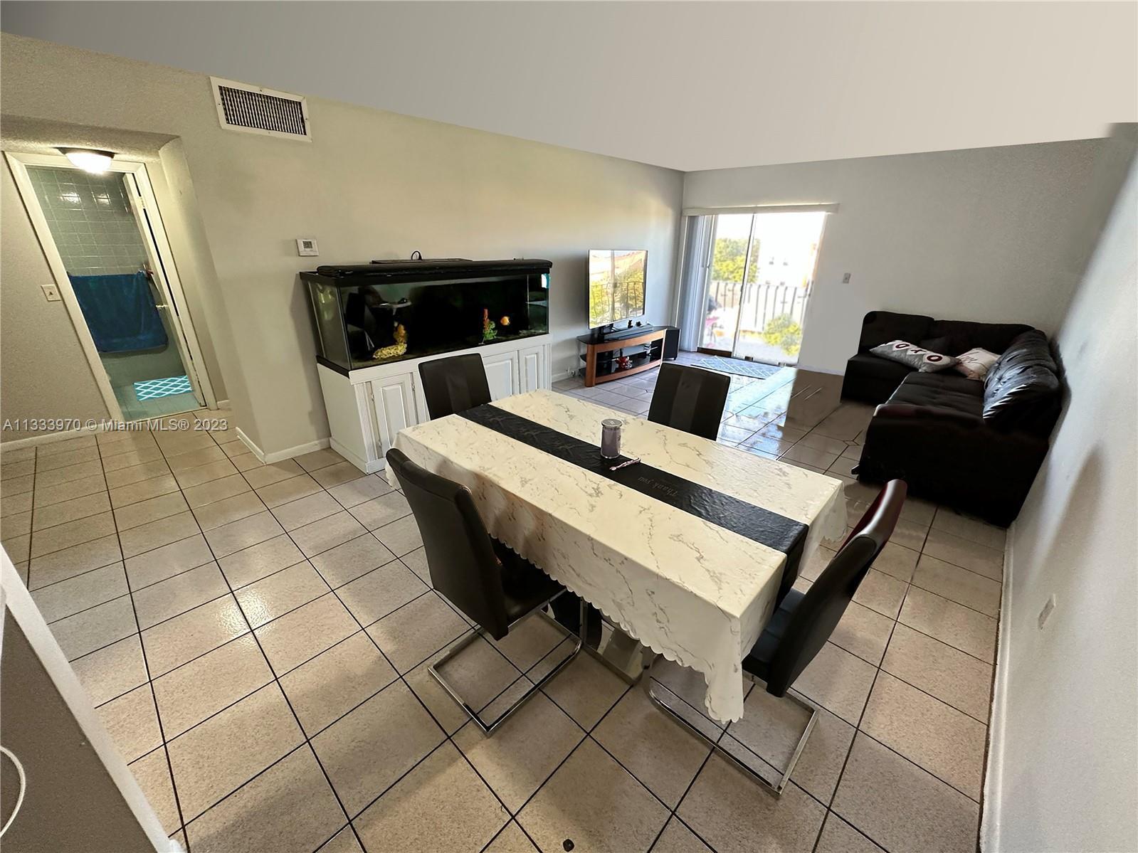 Photo of 1900 W 54th St #403 in Hialeah, FL