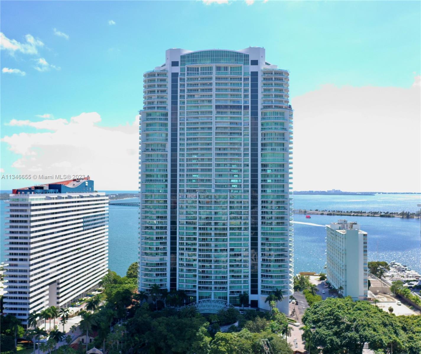 BEST BRICKELL LOCATION!THE ICONIC AND LUXURIOUS SANTA MARIA ON BRICKELL AVENUE. ENJOY DIRECT OCEAN V