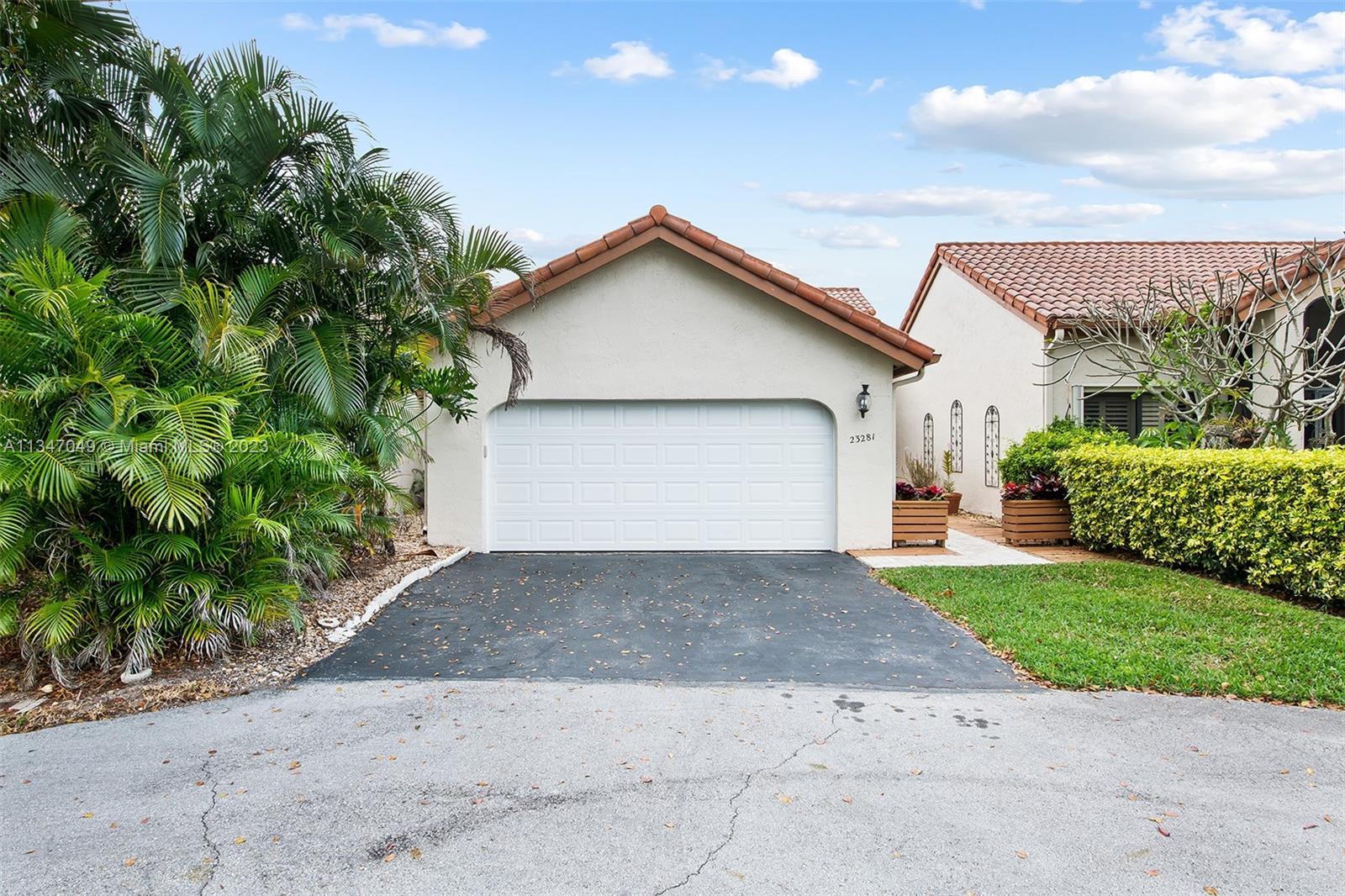 Single story 3BD, 2BA + office located in Waterside! Minutes to Town Center Mall, Mizner Park, and t