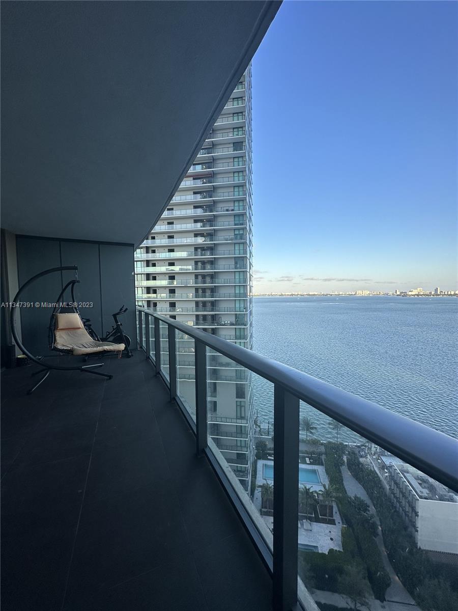 BEST VALUE ON PARAISO BAY!! Chic Contemporary Waterfront Luxury in Cosmopolitan Heart of Miami. Buil