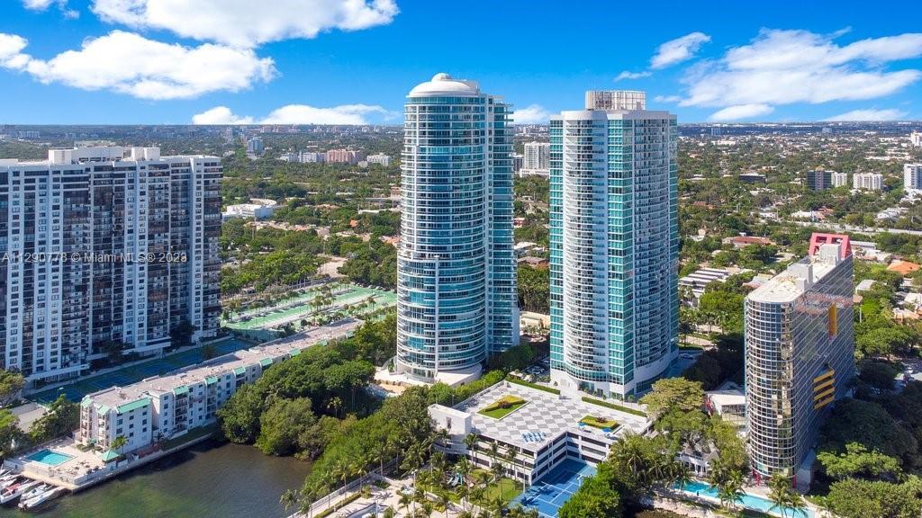 Re-Priced!! Brickell condo unit with beautiful views of Miami Skyline , it's a MUST SEE ! Best price