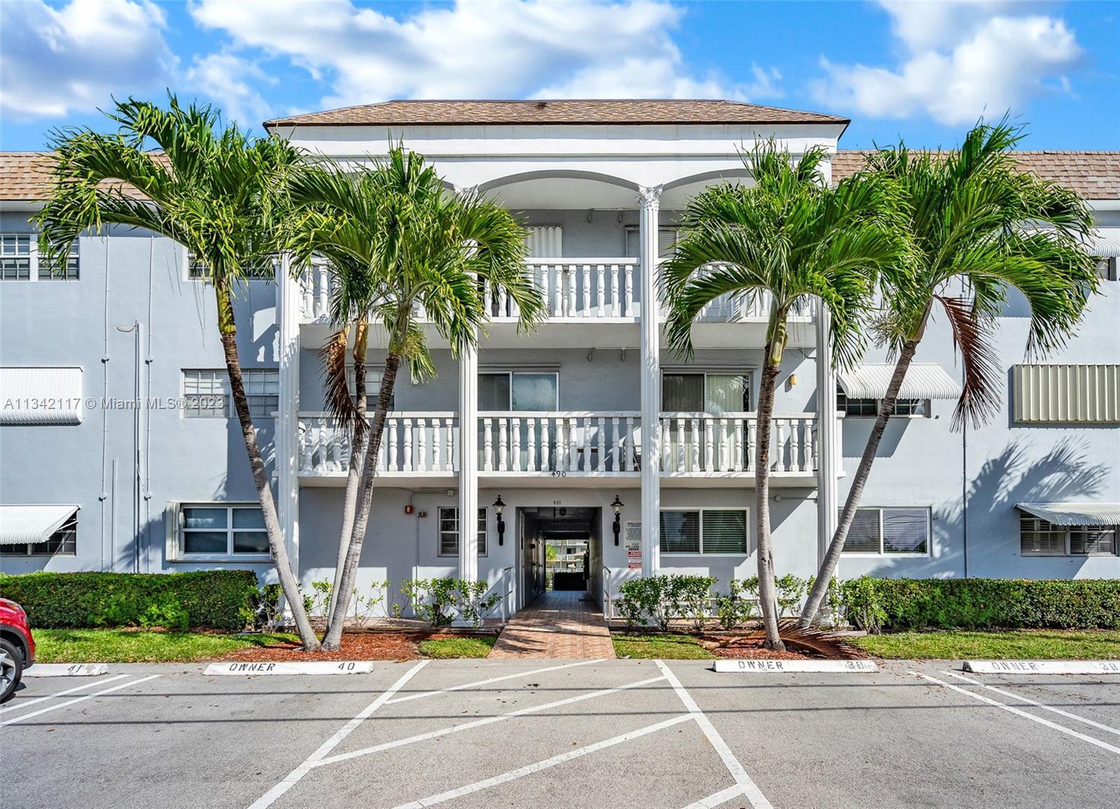 PRIME LOCATION!  Beautiful apartment with a view to the heated pool and to the intracoastal waterway