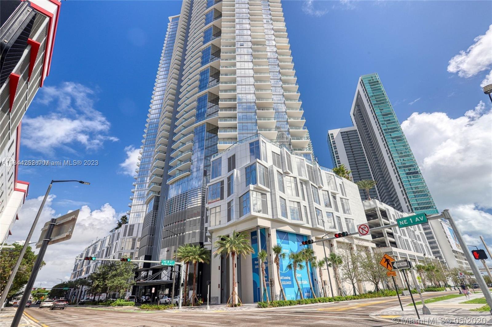 BEAUTIFUL and luxurious Condo in Paramount Miami World Center with Ocean views! The Condo has a priv