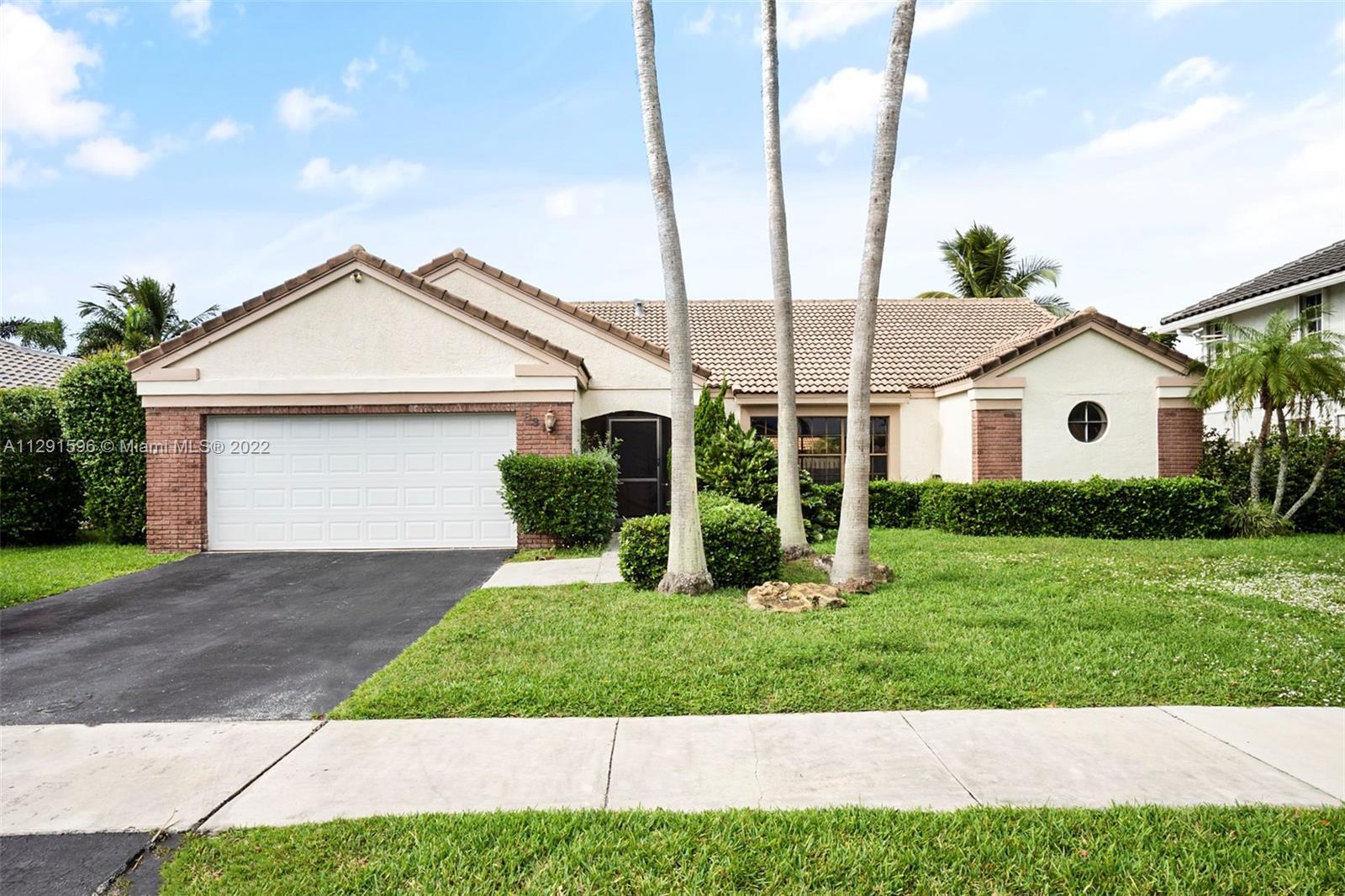 Photo of 831 Somerset Ave in Davie, FL