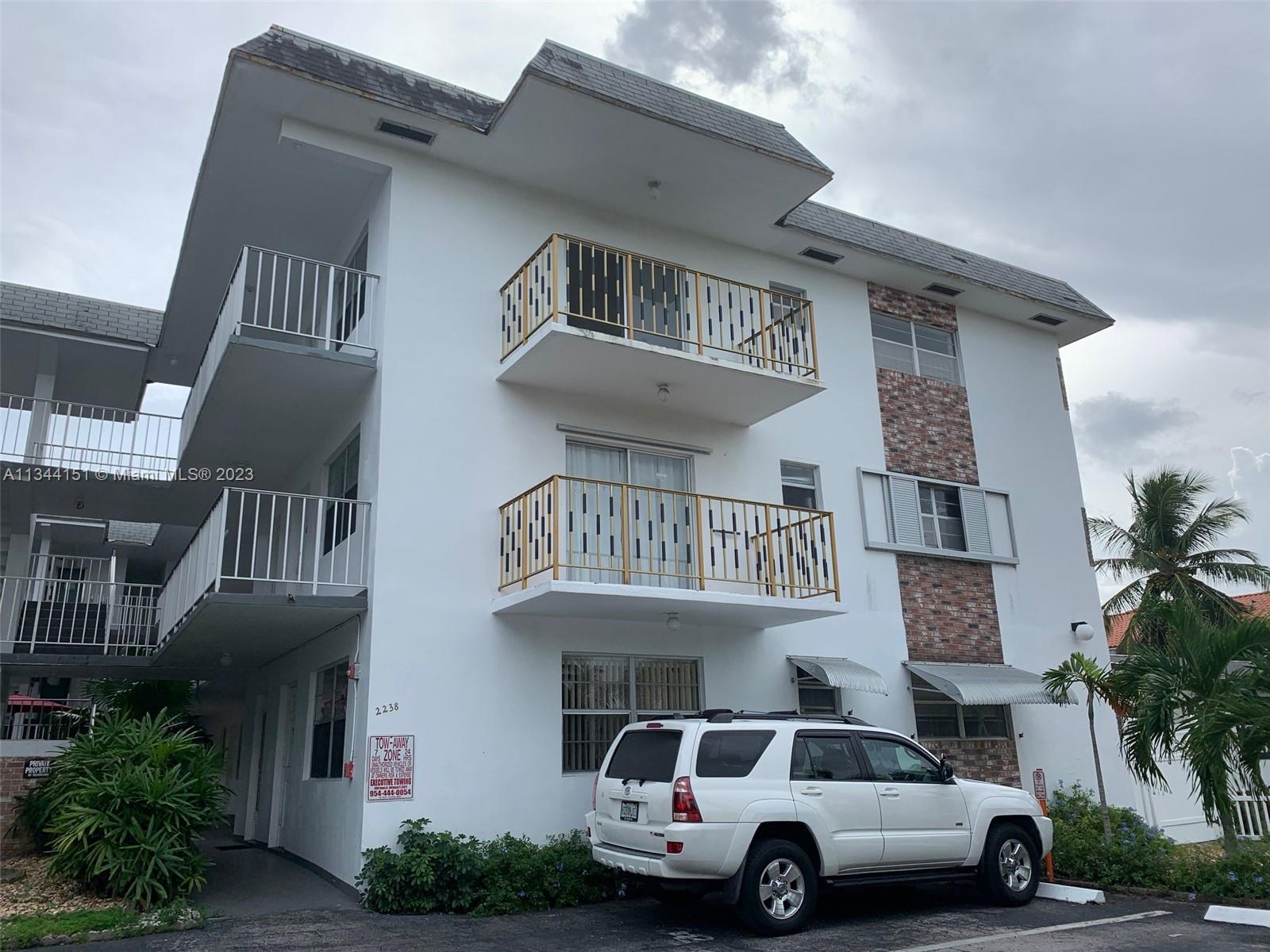 Photo of 2238 Monroe St #102 in Hollywood, FL