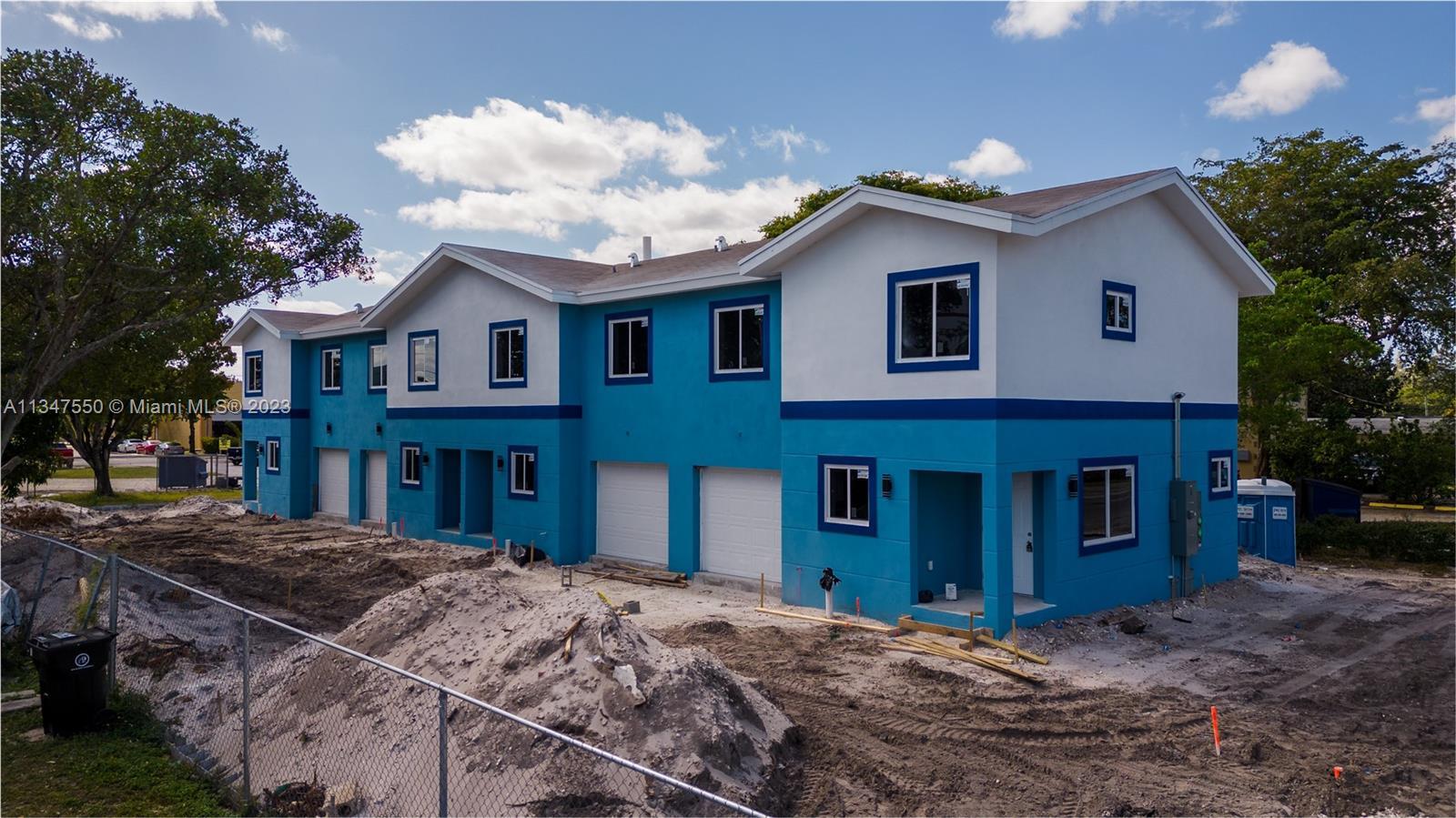 INVESTOR ALERT. NEW CONSTRUCTION IN FORT LAUDERDALE. Excellent Location! 4 Brand New Townhomes; 3 Be