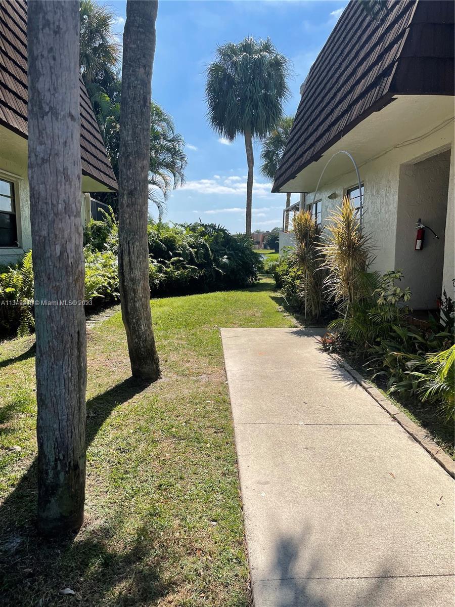 Photo of 9120 Taft St #9120 in Pembroke Pines, FL
