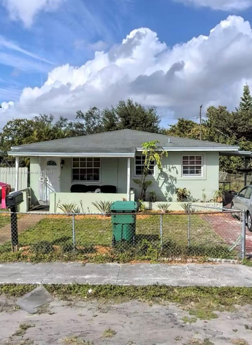Photo of 911 Superior St in Opa-Locka, FL