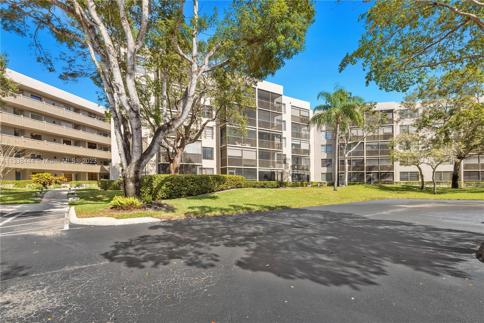 Photo of 1100 Colony Point Cir #516 in Pembroke Pines, FL