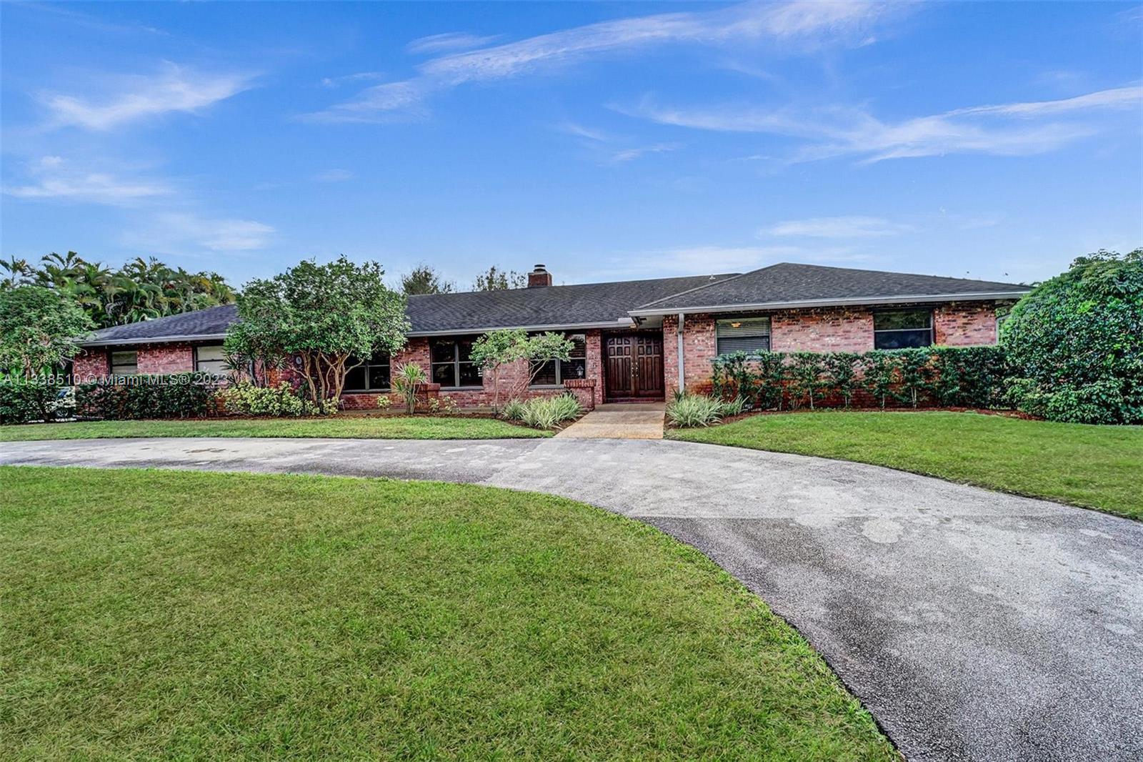 Photo of 6840 SW 56th Ct in Davie, FL