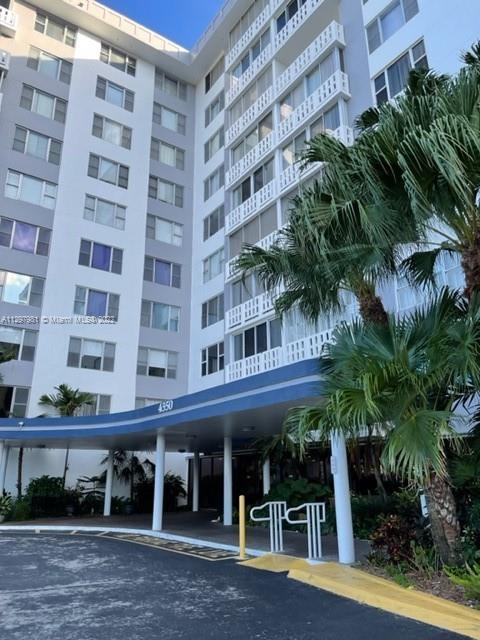 Photo of 4350 Hillcrest Dr #903 in Hollywood, FL