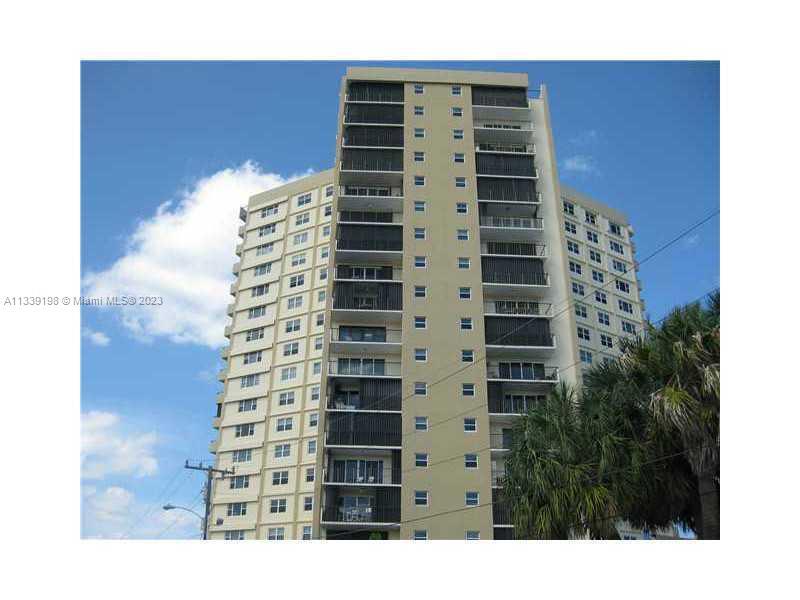 SPACIOUS 2 BED / 2 BATH CONDO LOCATED JUST ONE BLOCK FROM THE OCEAN . LARGE FAMILY ROOM AND OPEN KIT