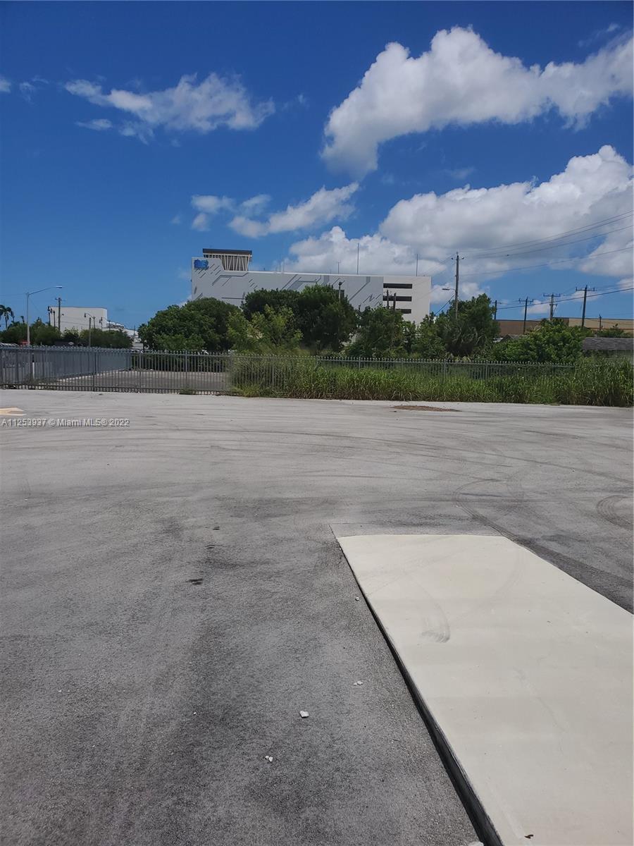 Photo of 136 W Mowry Dr in Homestead, FL