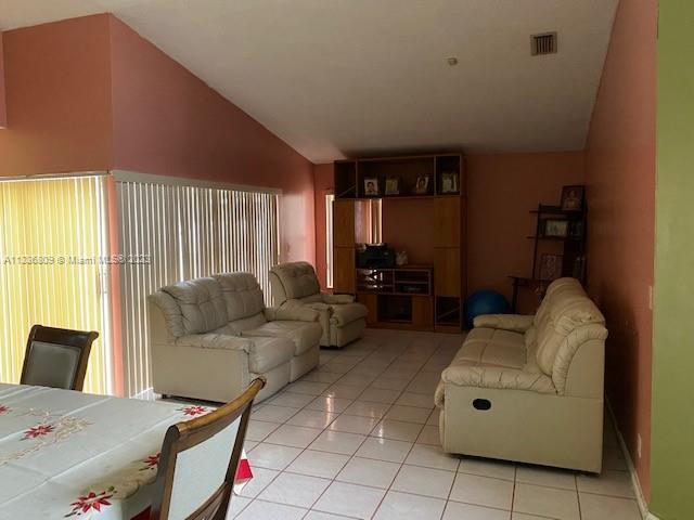 Photo of 10441 SW 9th Ln in Pembroke Pines, FL