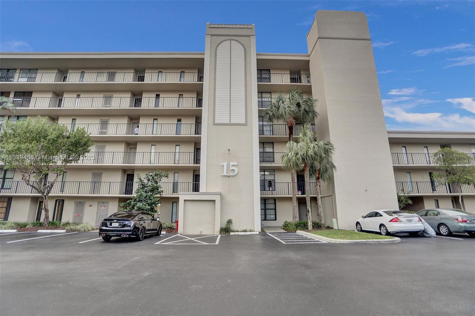 Photo of 15 Royal Palm Wy #404 in Boca Raton, FL