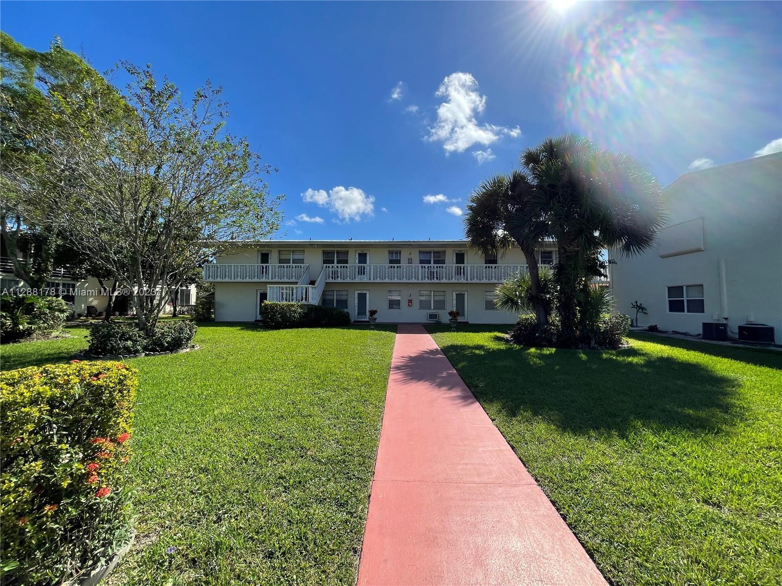 Photo of 239 Norwich J #239 in West Palm Beach, FL