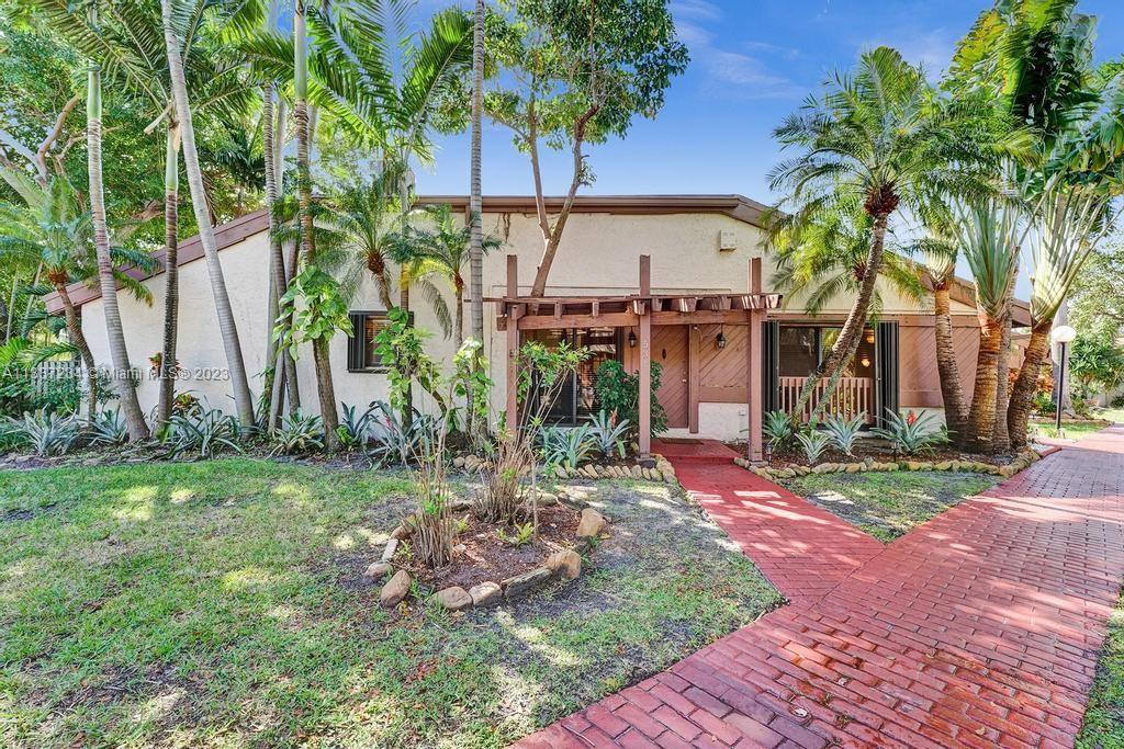 Photo of 531 Leslie Dr #531 in Hallandale Beach, FL