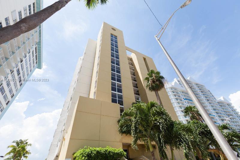 EXCELLENT BOUTIQUE STYLE CONDO LOCATED IN SOUGHT AFTER AREA MILLIONAIRES ROW. UNIT IS A LARGE 1 BEDR