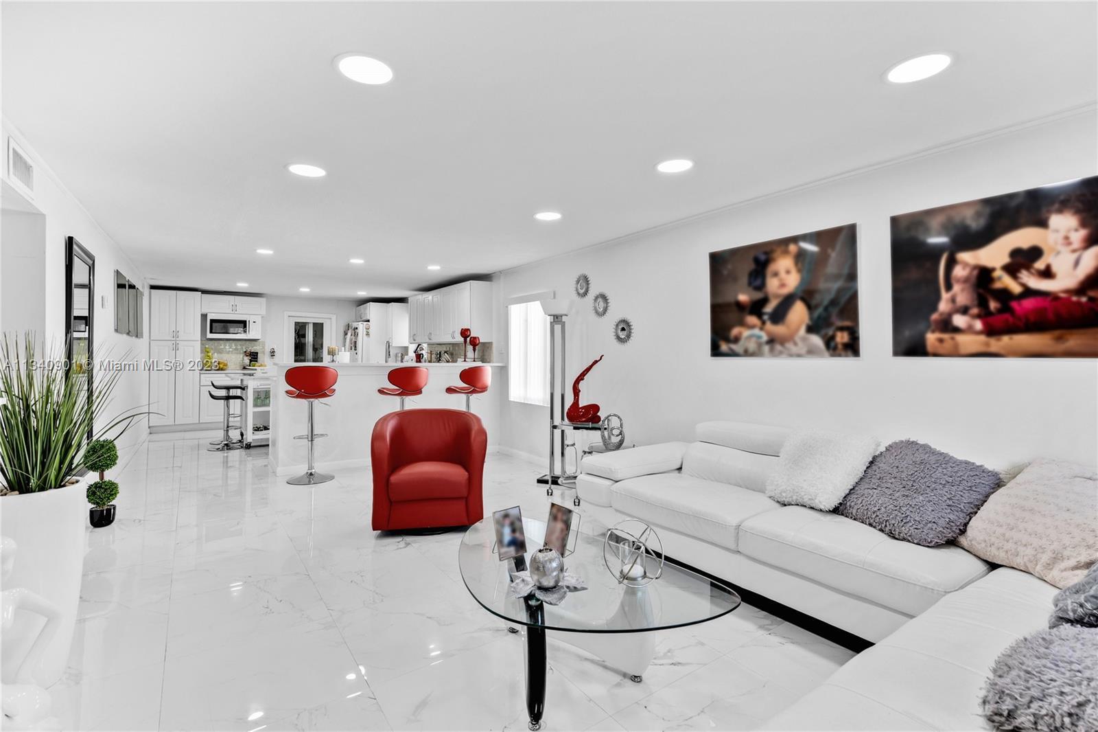 Photo of 689 SW 7th Ter in Dania Beach, FL