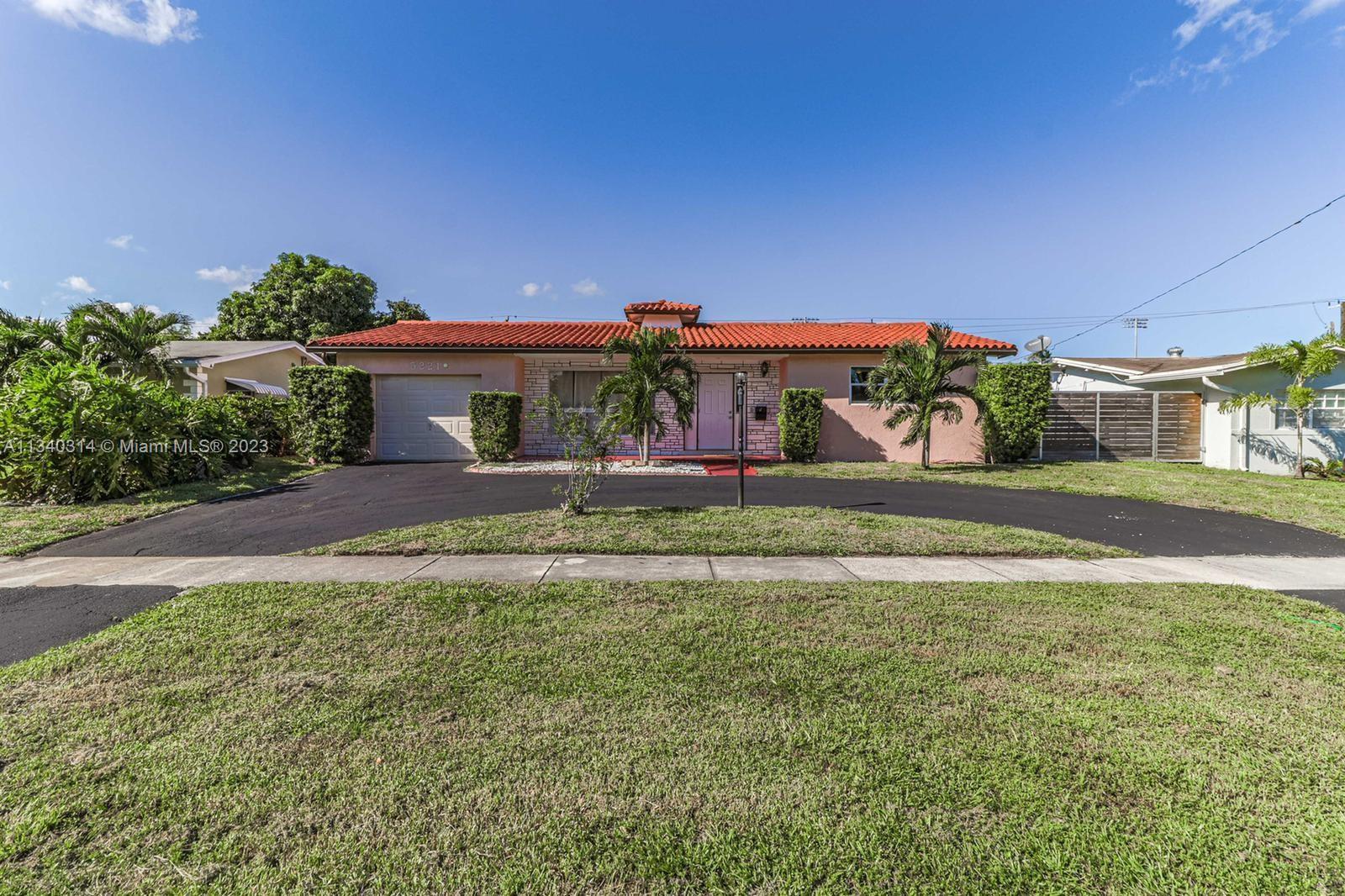 Photo of 5221 Tyler St in Hollywood, FL