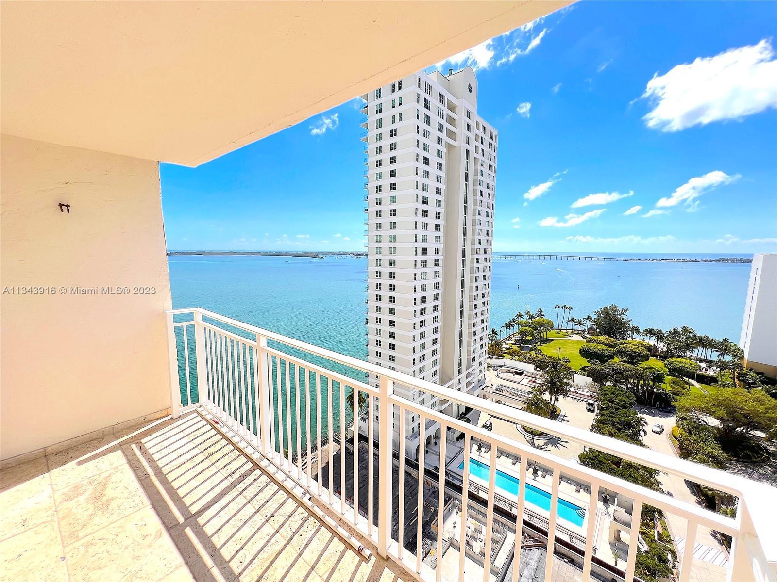 Isola Located at the gated island of Brickell Key, this 1bed /1bath has wonderful water view of bay 