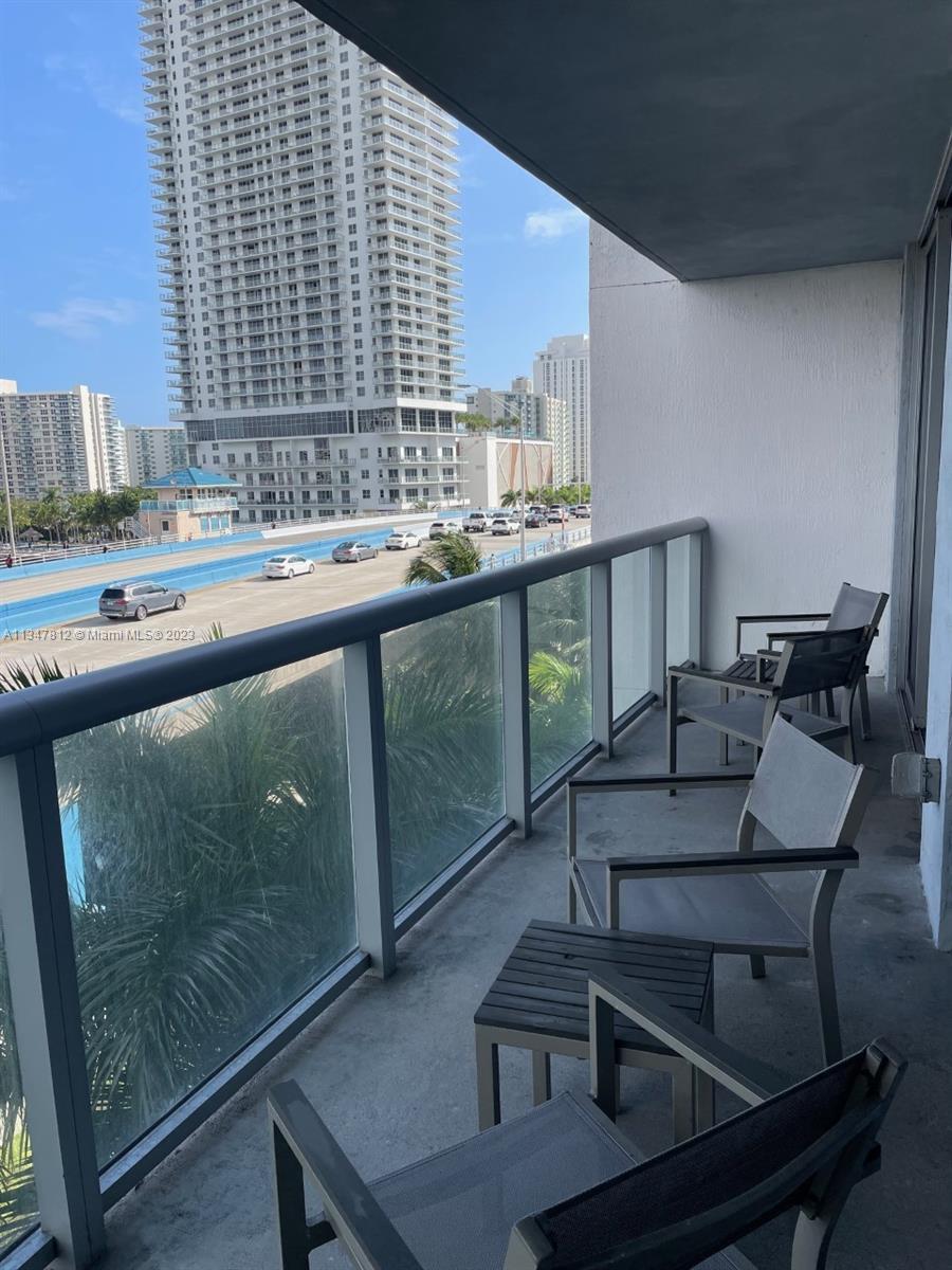 Great investment opportunity! Beautiful fully furnished 2 Bed / 2 Baths Condo at The Beachwalk Resor