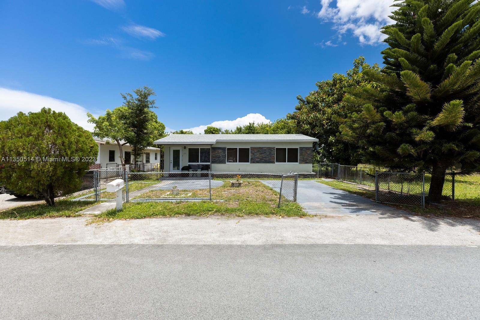 Photo of 139 NW 14th Wy in Dania Beach, FL