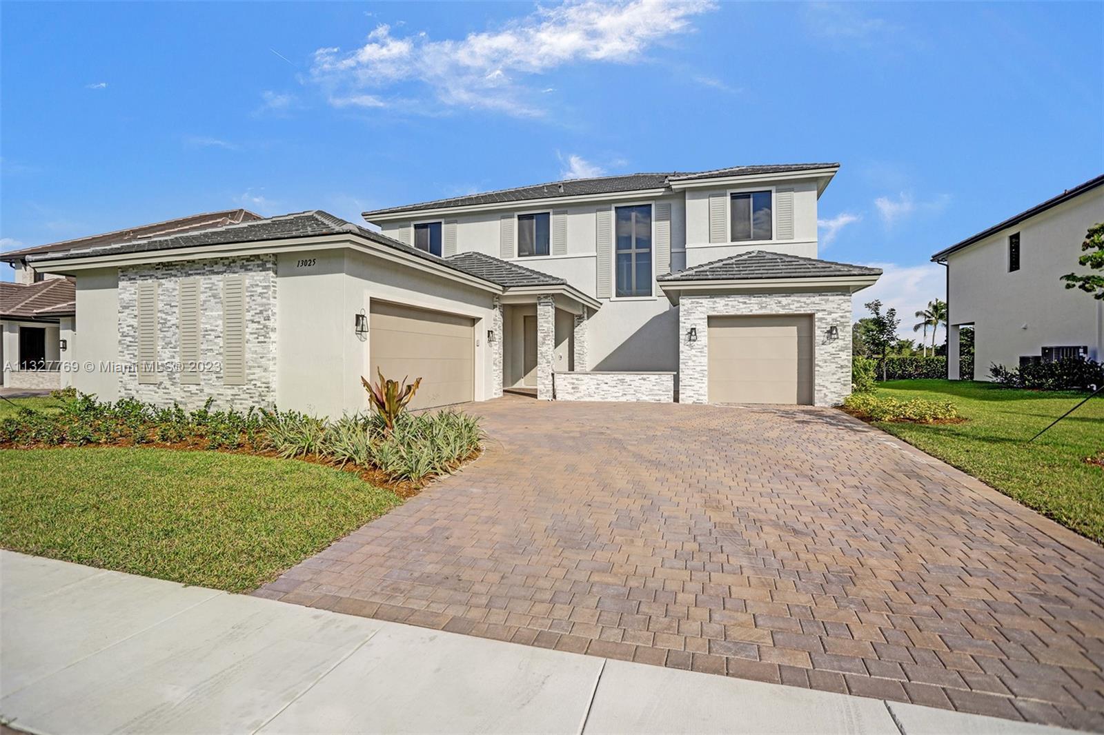 Photo of 13025 Addilyn Ct in Davie, FL