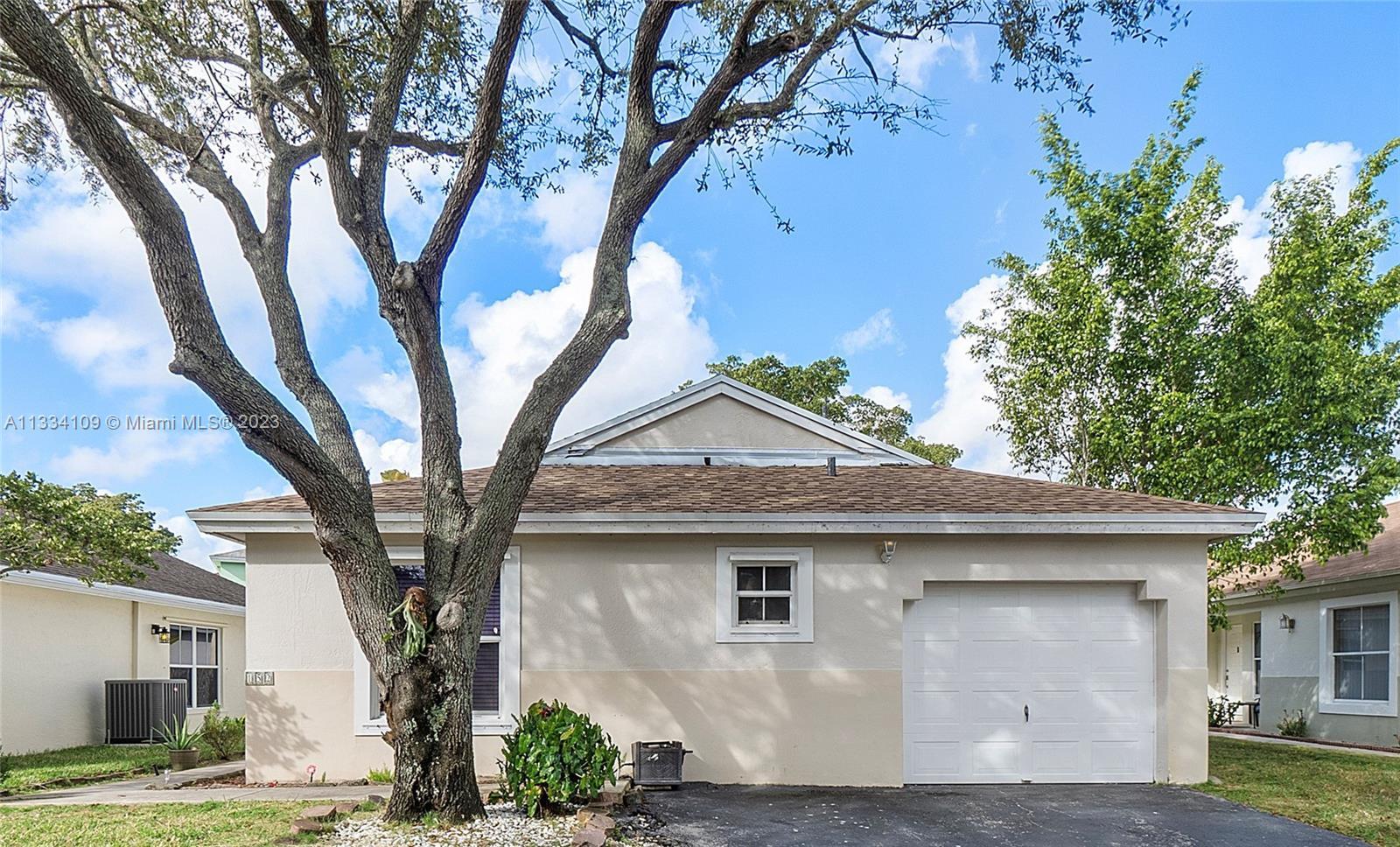 Photo of 152 NW 207th Ave in Pembroke Pines, FL